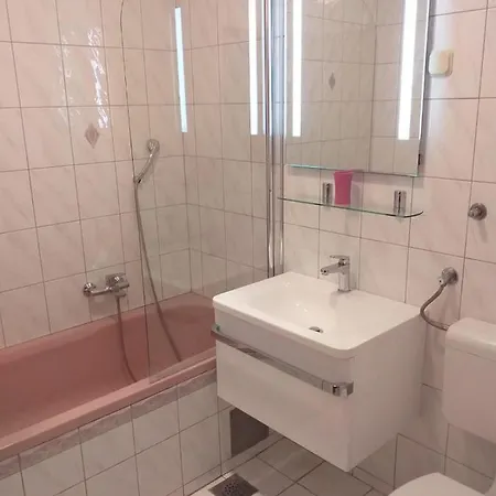 Apartment Leone Apartments With Free Parking Pula