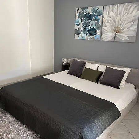 Leone Apartments With Free Parking