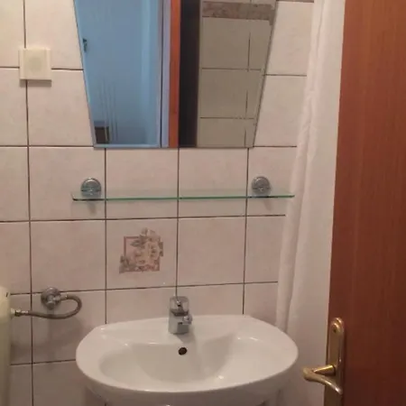 Apartment Leone Apartments With Free Parking *