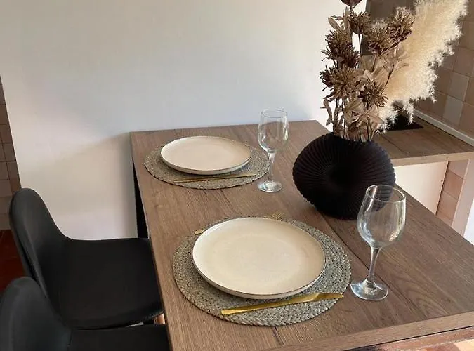 Leone With Free Parking Διαμέρισμα *