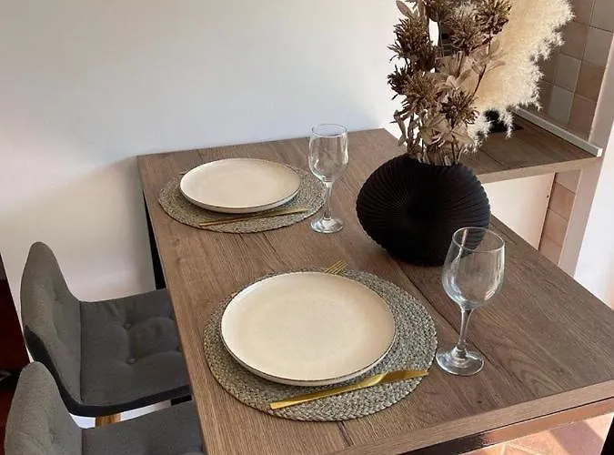 Leone With Free Parking *