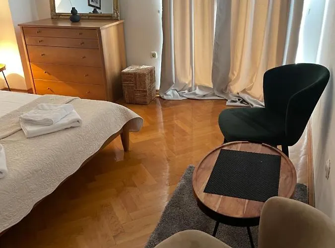 Leone With Free Parking * 풀라