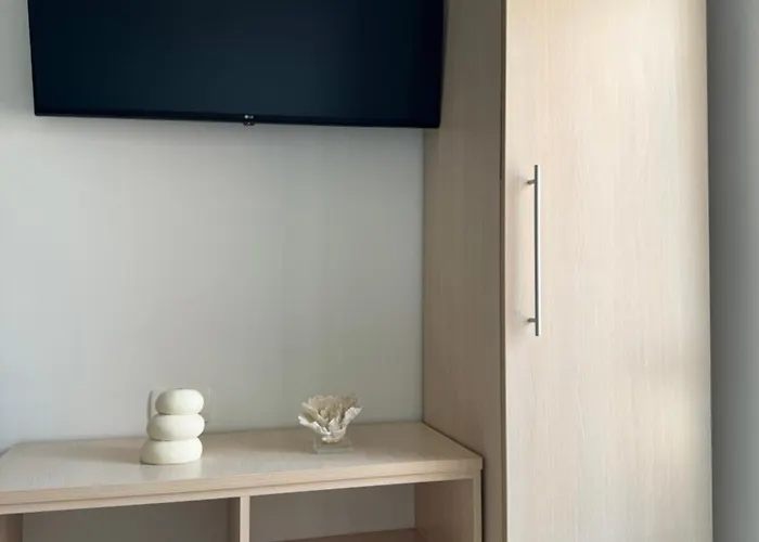 Leone With Free Parking 아파트 풀라