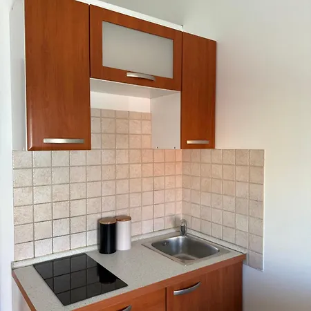 Leone With Free Parking Apartament